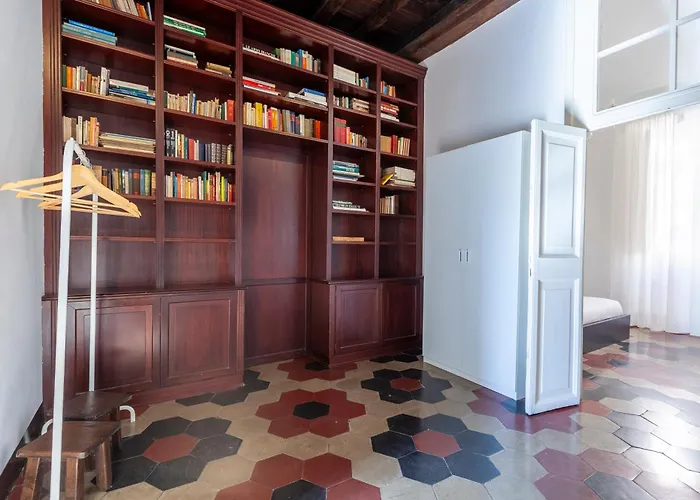 Spanish Steps Charming Apartment