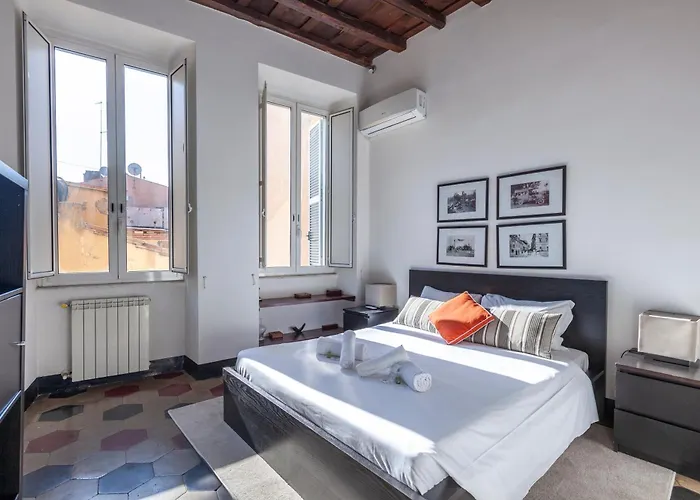 Spanish Steps Charming Apartment